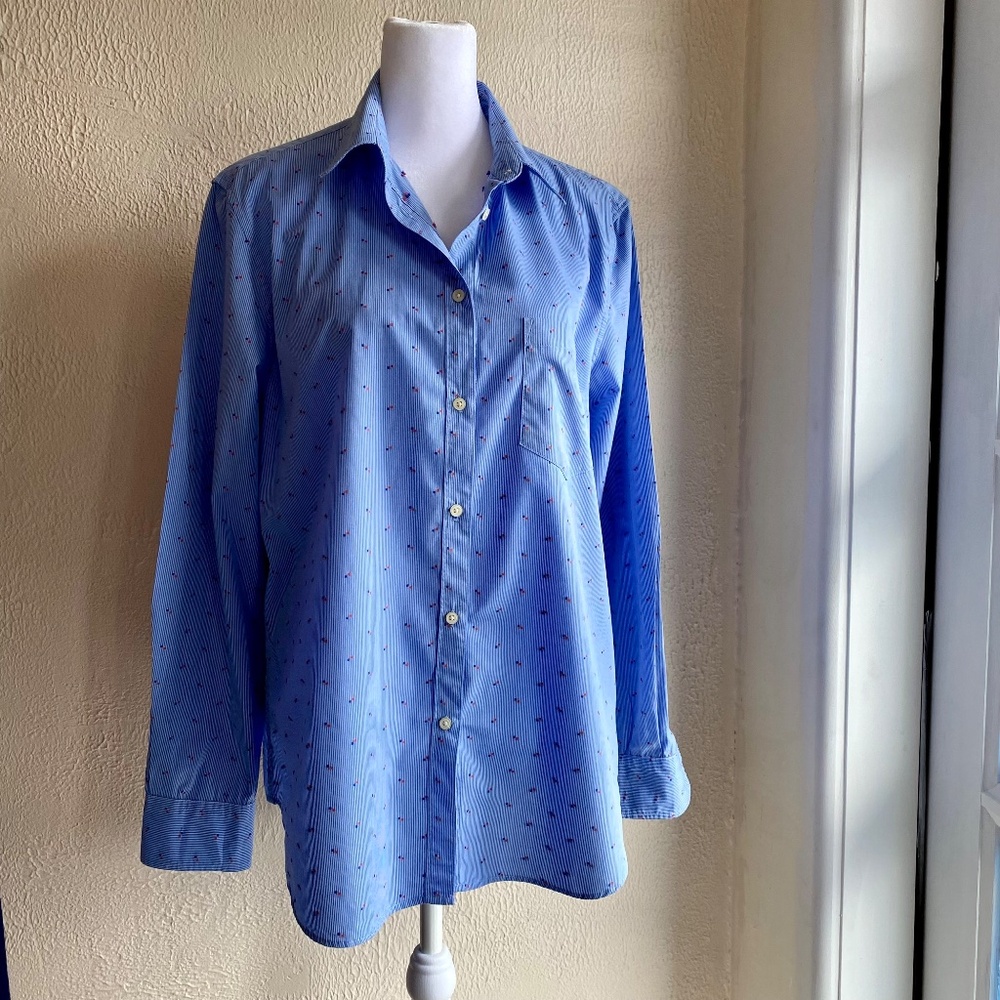 Gap fitted Boyfriend shirt blue pinstripes w/ red and blue clipped dots Sz L